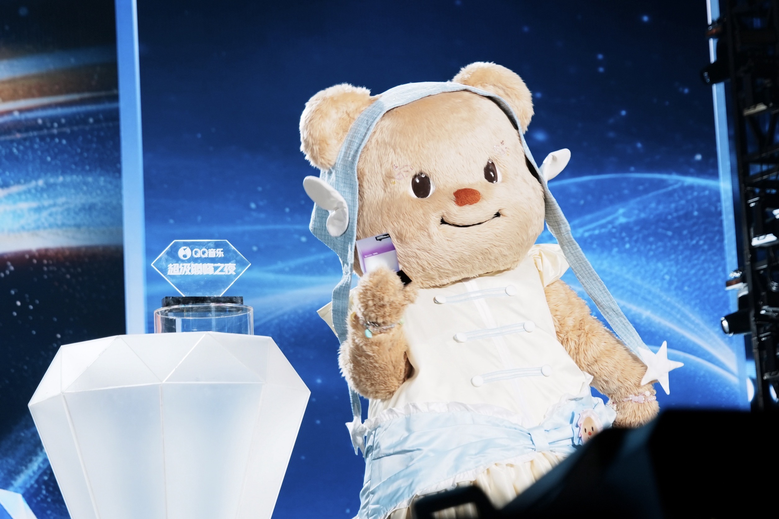 “น้องเนย Butterbear” เฉิดฉายบนเวทีโลก คว้ารางวัลใหญ่บน QQ Music TOP MUSIC NIGHT 2026 ตอกย้ำกระแสโกอินเตอร์ พร้อมเตรียม Fan Meeting ครั้งที่ 2 ในไทย มิถุนายนนี้