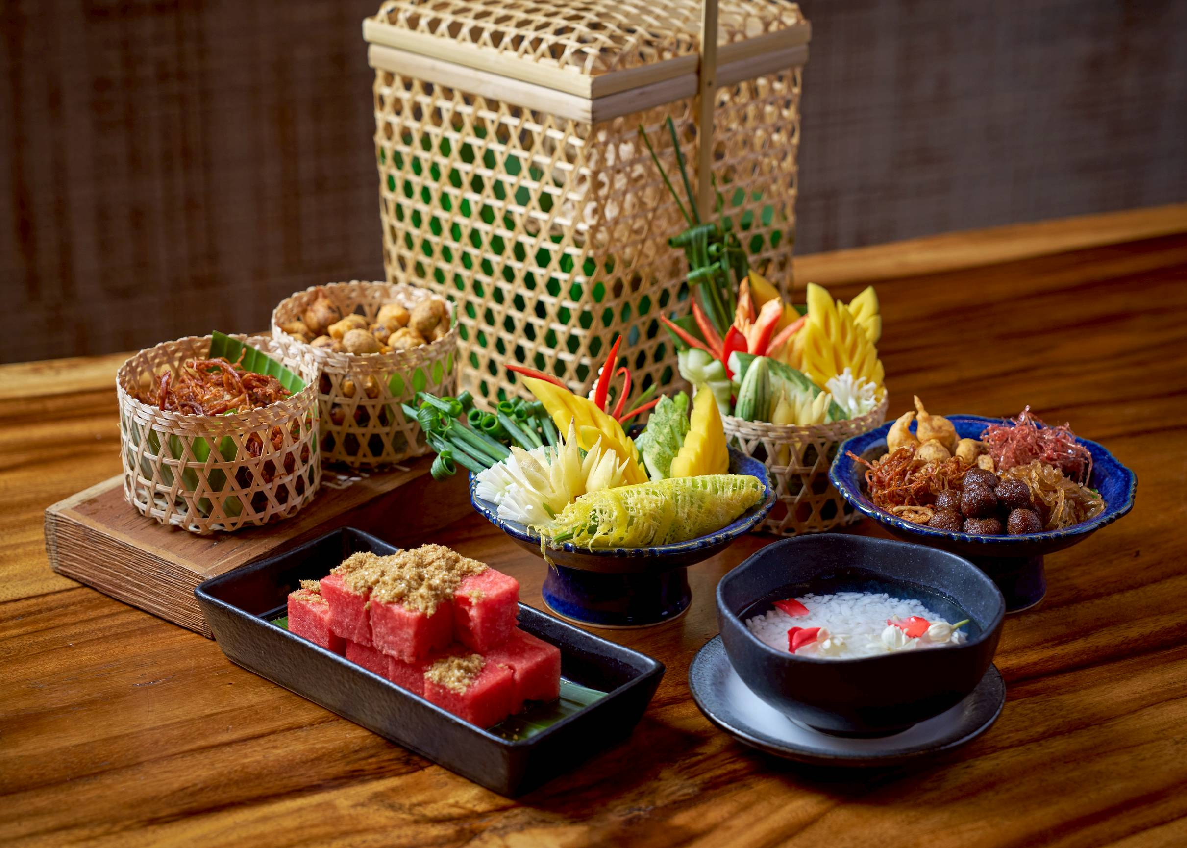 แมริออท บอนวอย เชิญชวนมาลิ้มรสความสดชื่นแห่งฤดูร้อนกับเมนูข้าวแช่จากห้องอาหารชั้นนำทั่วไทย ต้อนรับหน้าร้อนด้วยเมนูข้าวแช่ตำรับไทยจากกรุงเทพฯ ภูเก็ต เขาหลัก หัวหิน และเชียงราย